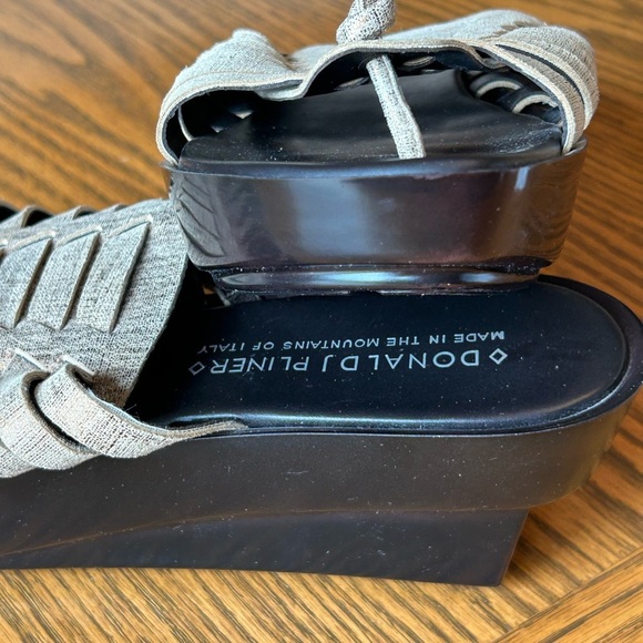 Donald J. Pliner Women's Black and Cream Sandals Size 8 - Picture 15 of 15